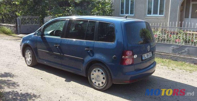 2007' Volkswagen Touran photo #1