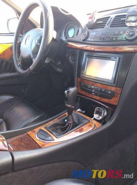 2004' Mercedes-Benz E photo #3