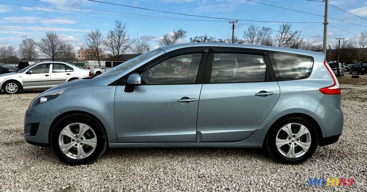 2010' Renault Grand Scenic photo #5