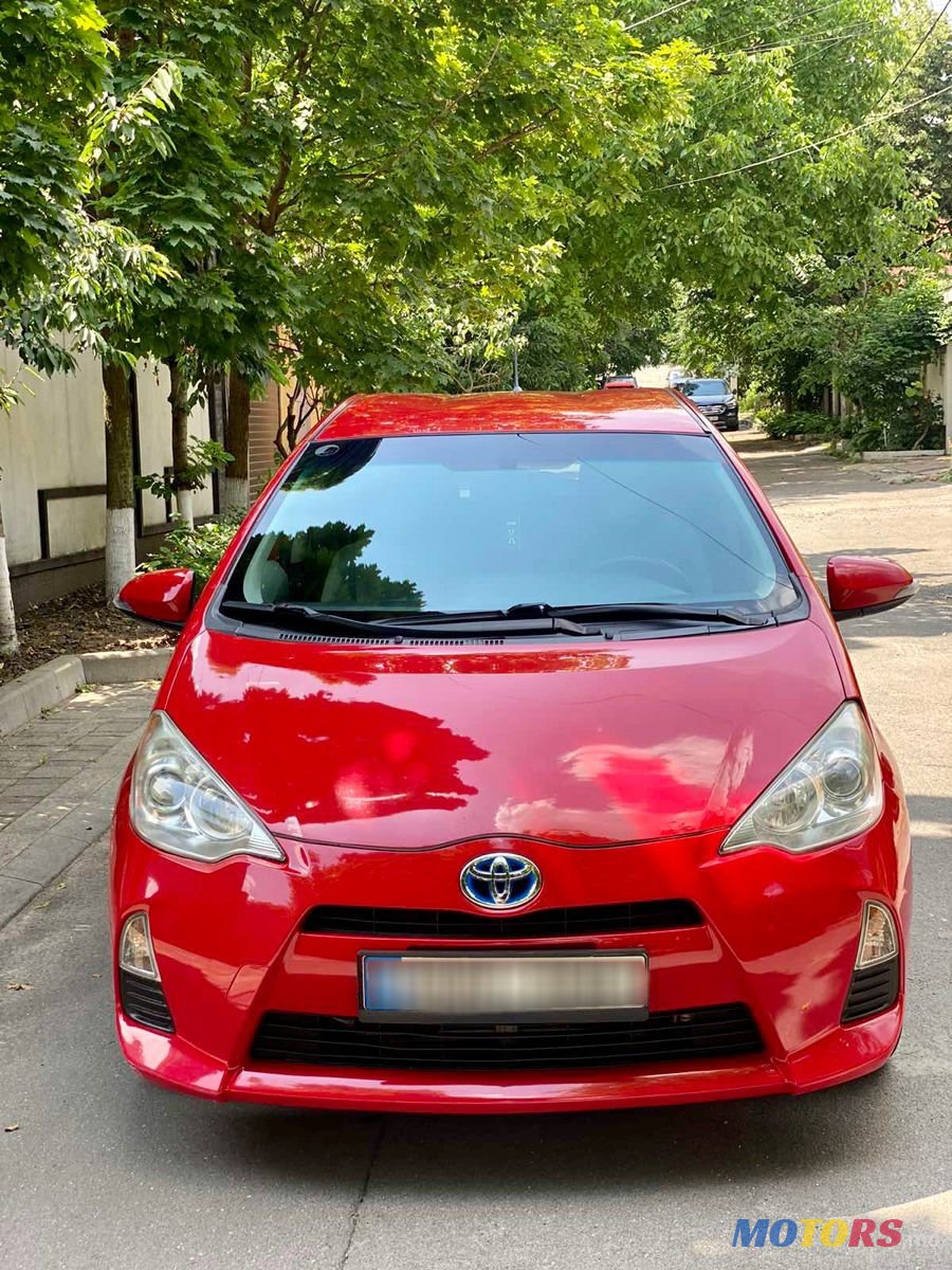 2016' Toyota Prius c photo #2