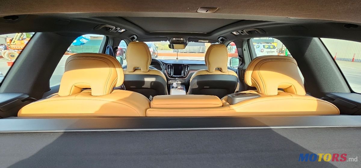 2020' Volvo XC60 photo #6