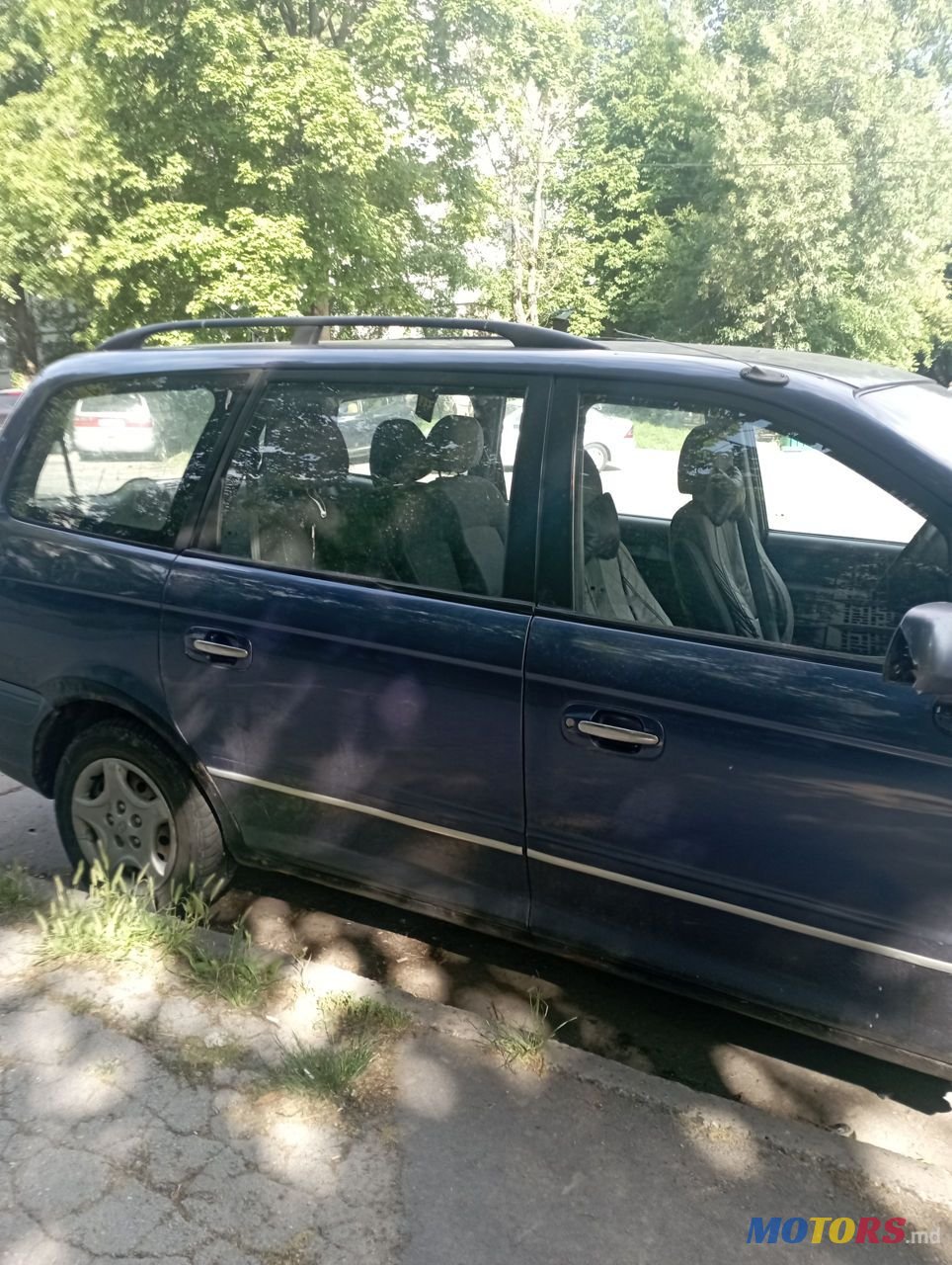 2001' Hyundai Trajet photo #2