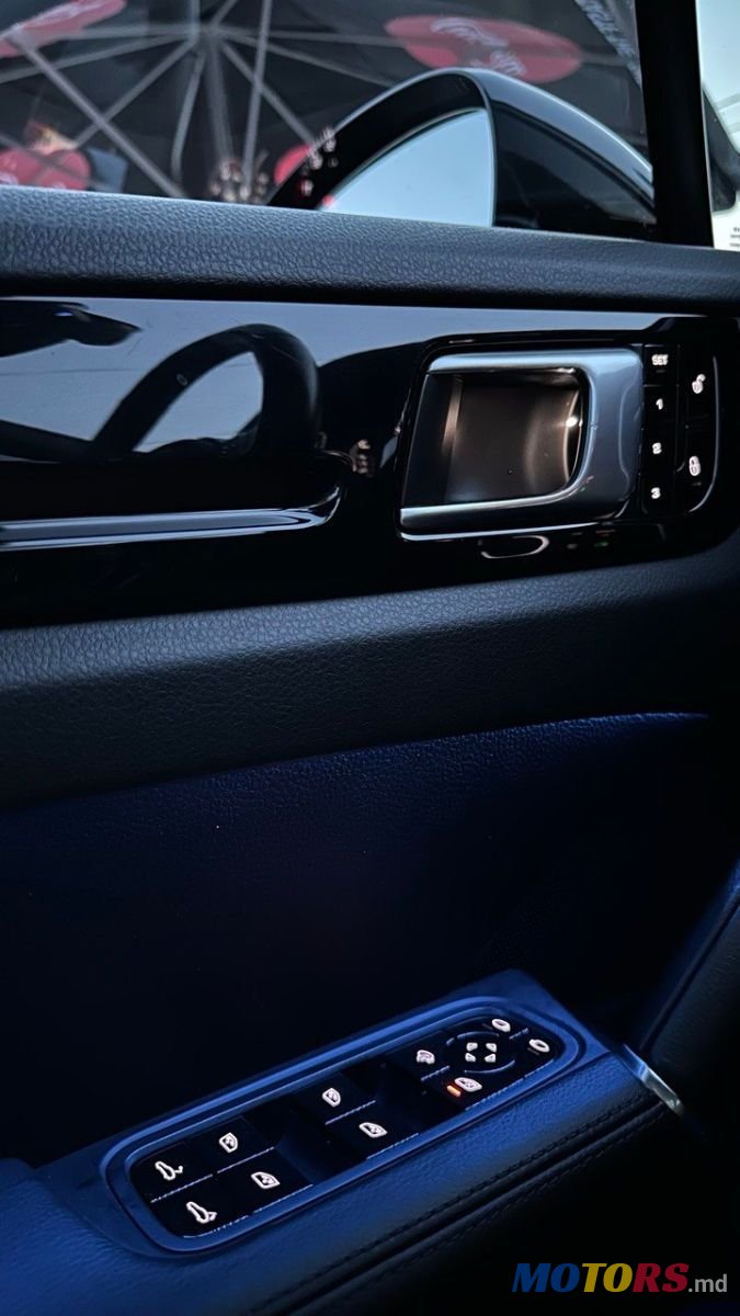 2018' Porsche Cayenne photo #5