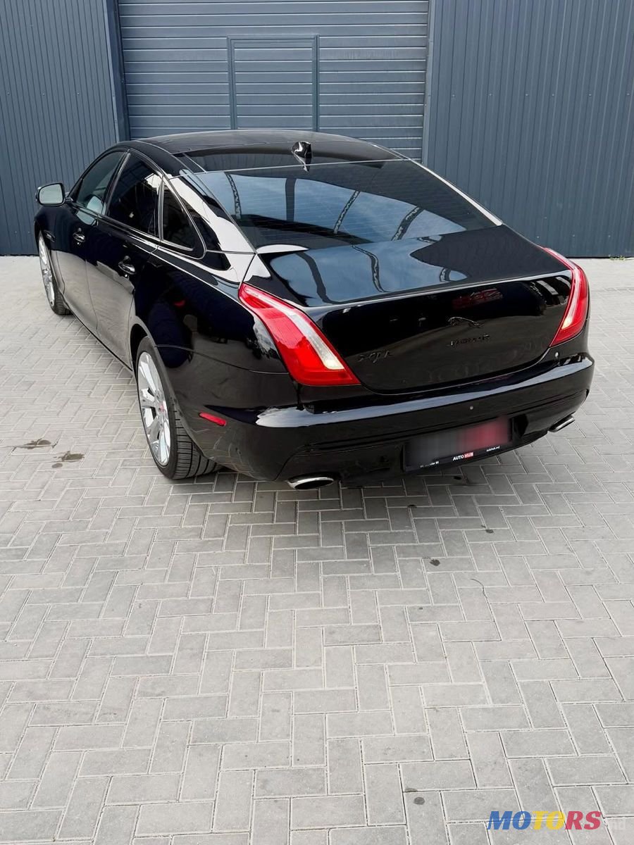 2016' Jaguar XJ photo #5