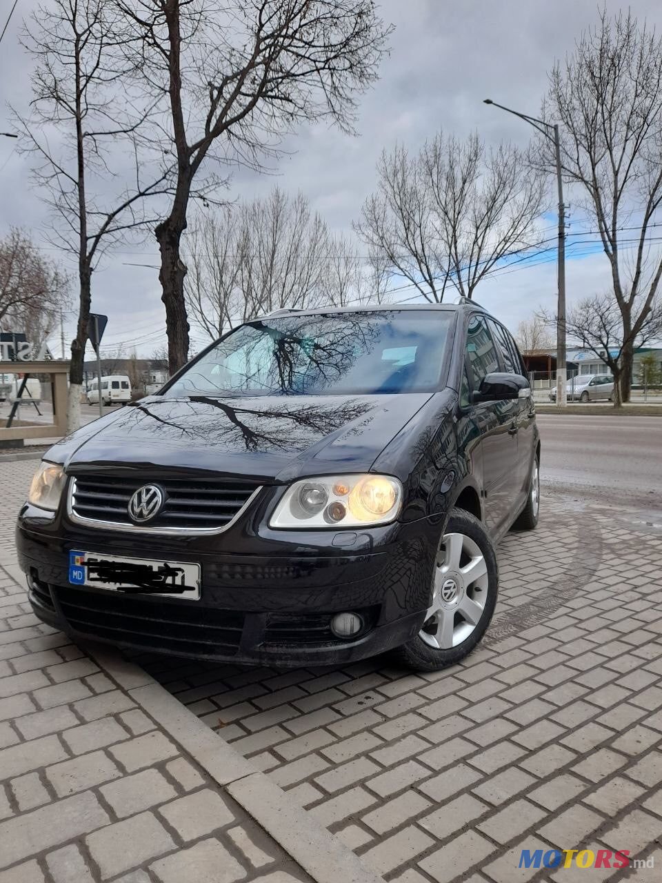 2004' Volkswagen Touran photo #3