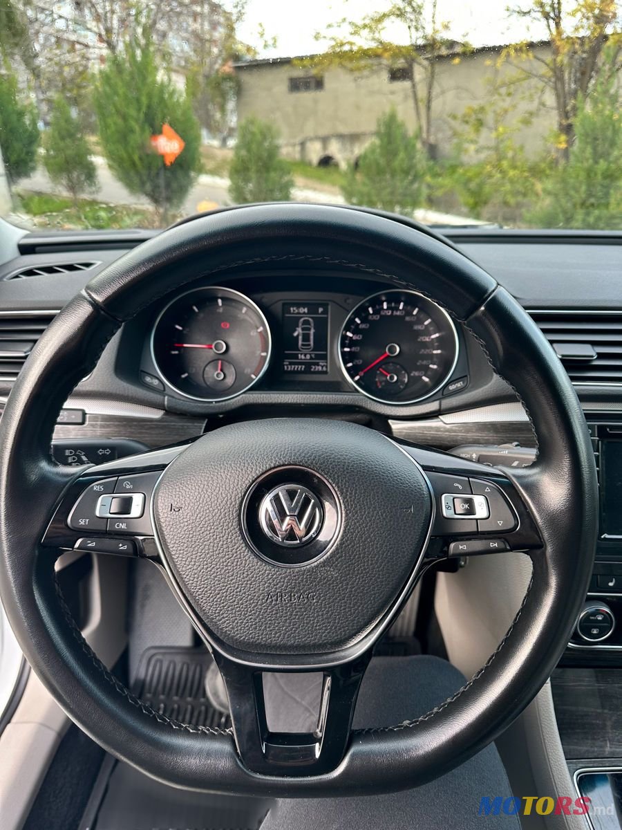 2016' Volkswagen Passat photo #6