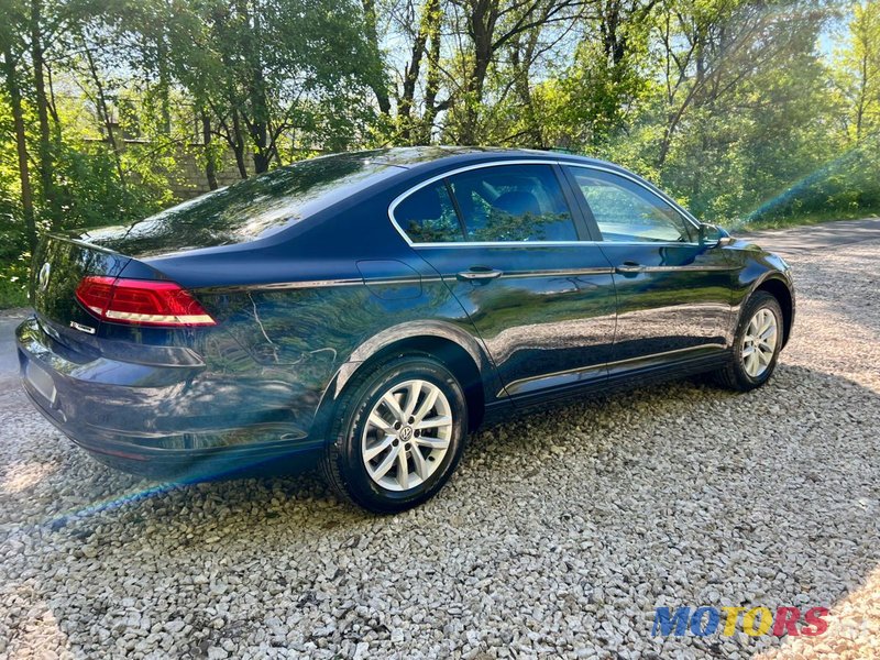 2015' Volkswagen Passat photo #2