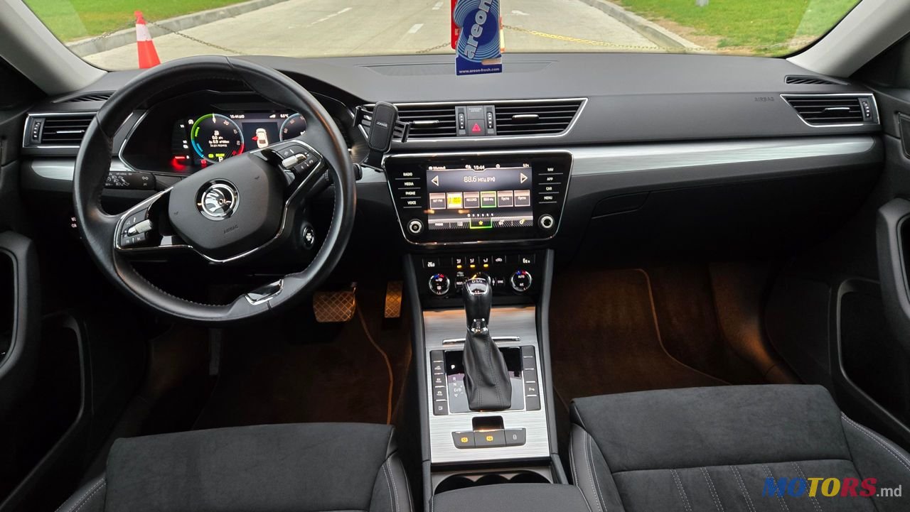 2022' Skoda Superb photo #6