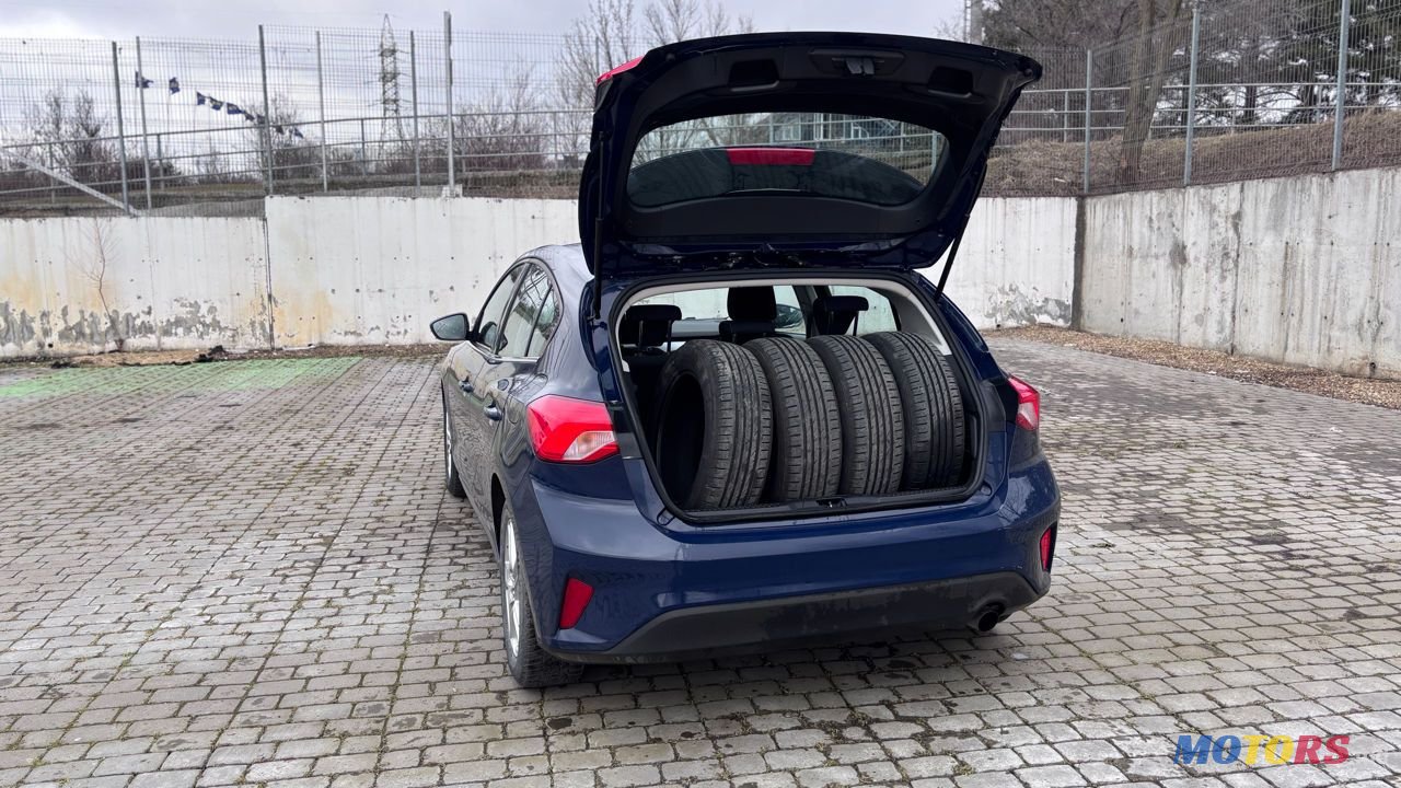 2020' Ford Focus photo #3