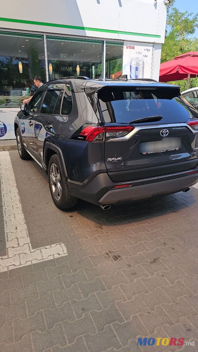 2019' Toyota RAV4 photo #3