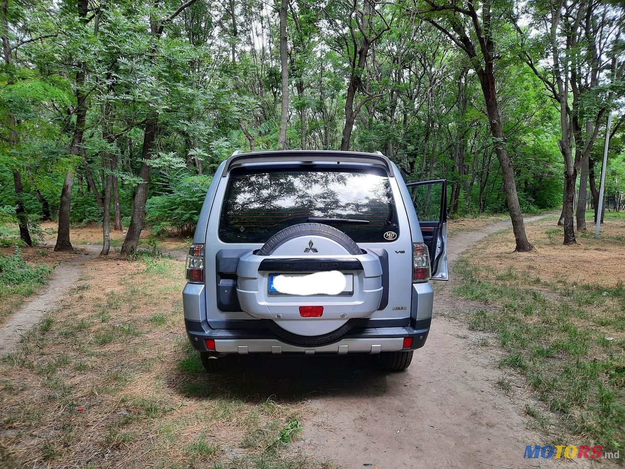 2007' Mitsubishi Pajero photo #4