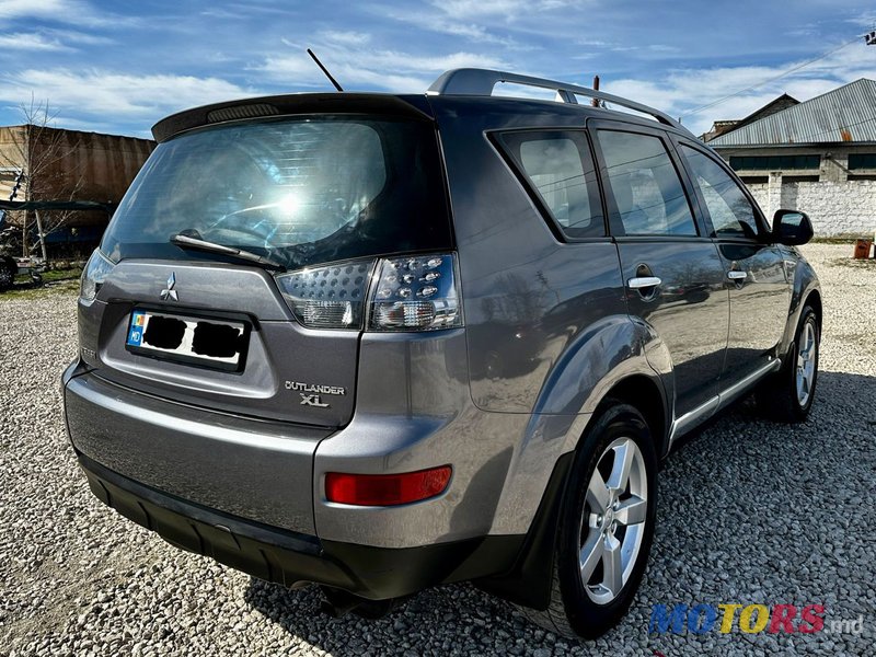 2009' Mitsubishi Outlander photo #4