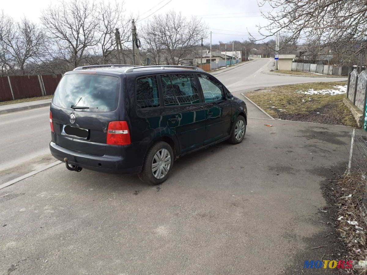 2005' Volkswagen Touran photo #6