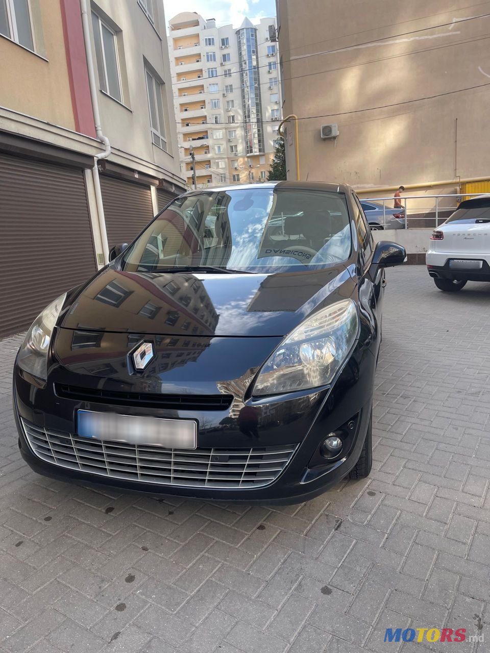 2009' Renault Scenic photo #1