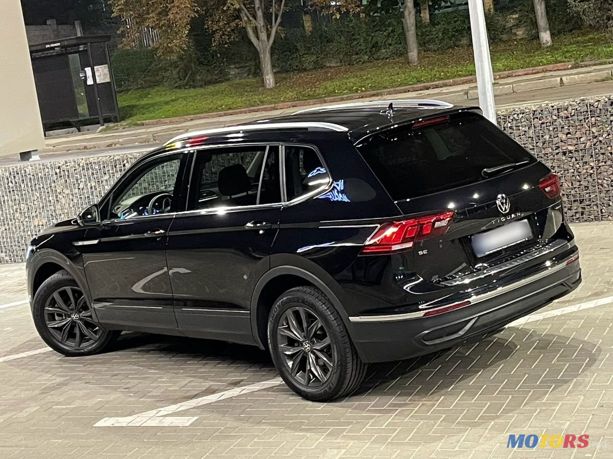 2022' Volkswagen Tiguan photo #4