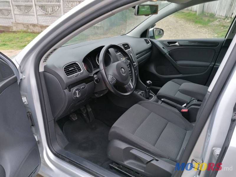 2011' Volkswagen Golf photo #6