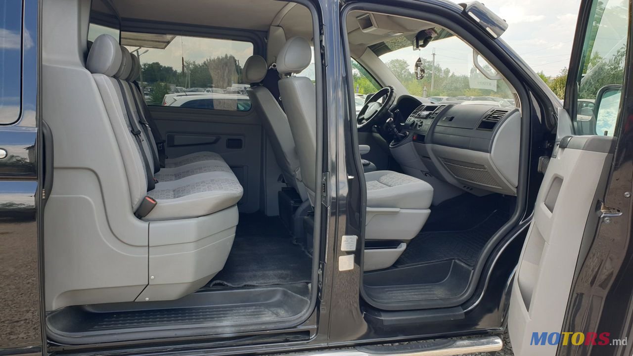 2008' Volkswagen Transporter photo #5