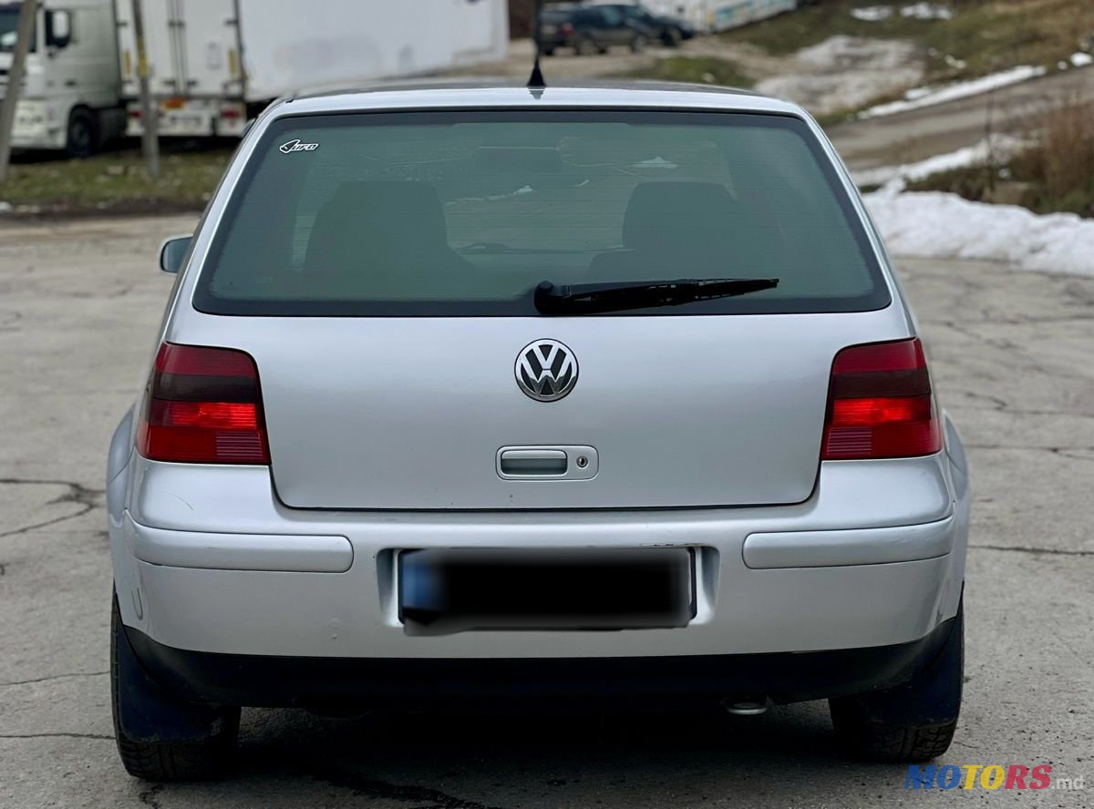 2002' Volkswagen Golf photo #3