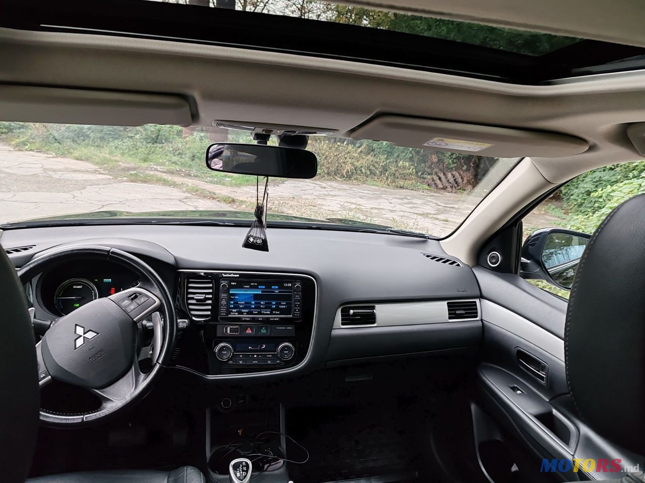 2014' Mitsubishi Outlander photo #5