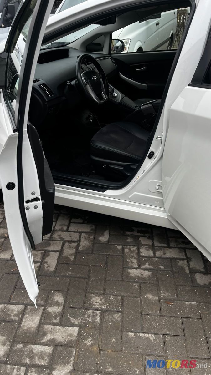 2012' Toyota Prius photo #6