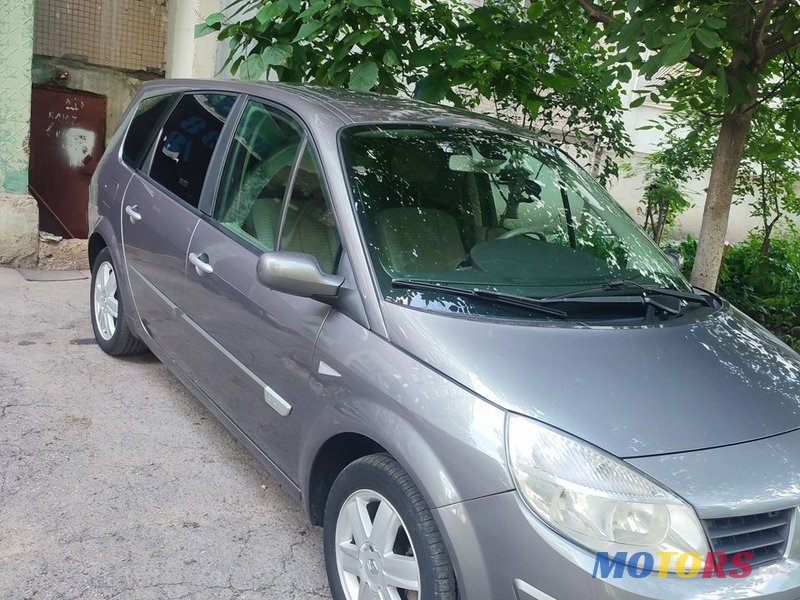 2005' Renault Grand Scenic photo #6