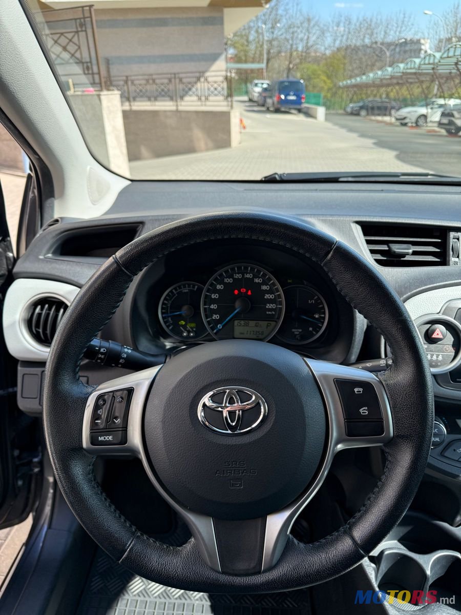 2014' Toyota Yaris photo #6