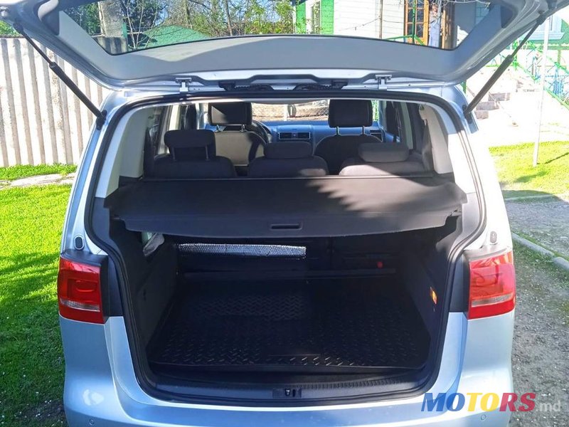 2012' Volkswagen Touran photo #1