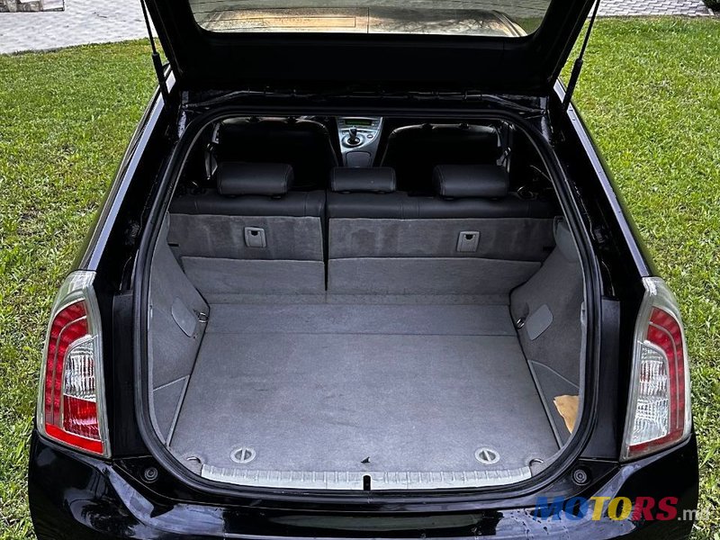 2013' Toyota Prius photo #3