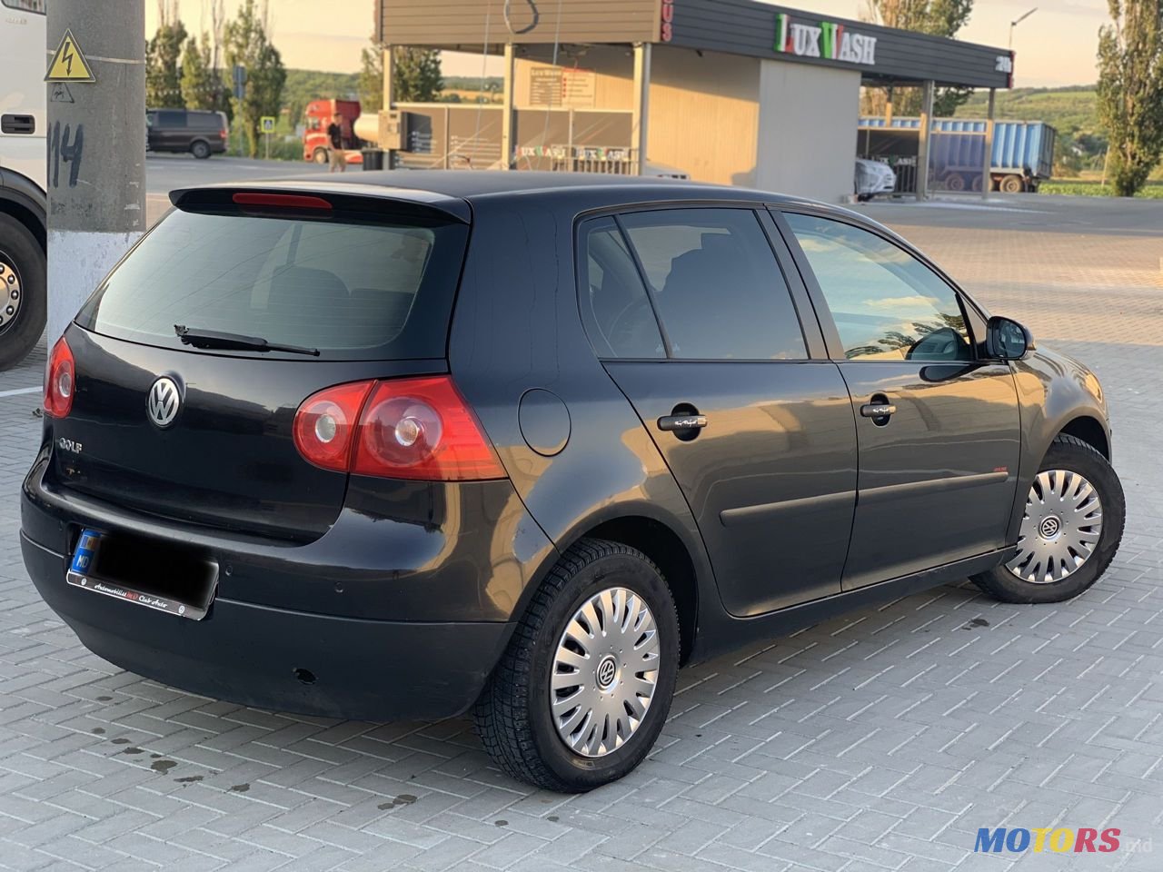 2005' Volkswagen Golf photo #4