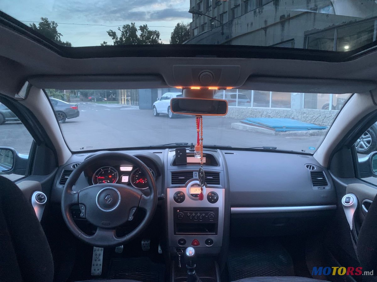 2008' Renault Megane photo #6