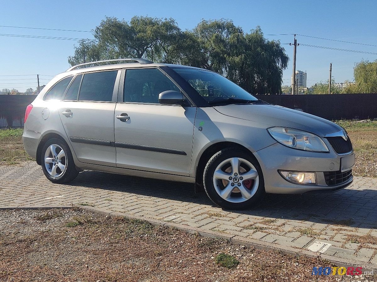 2012' Skoda Fabia photo #3