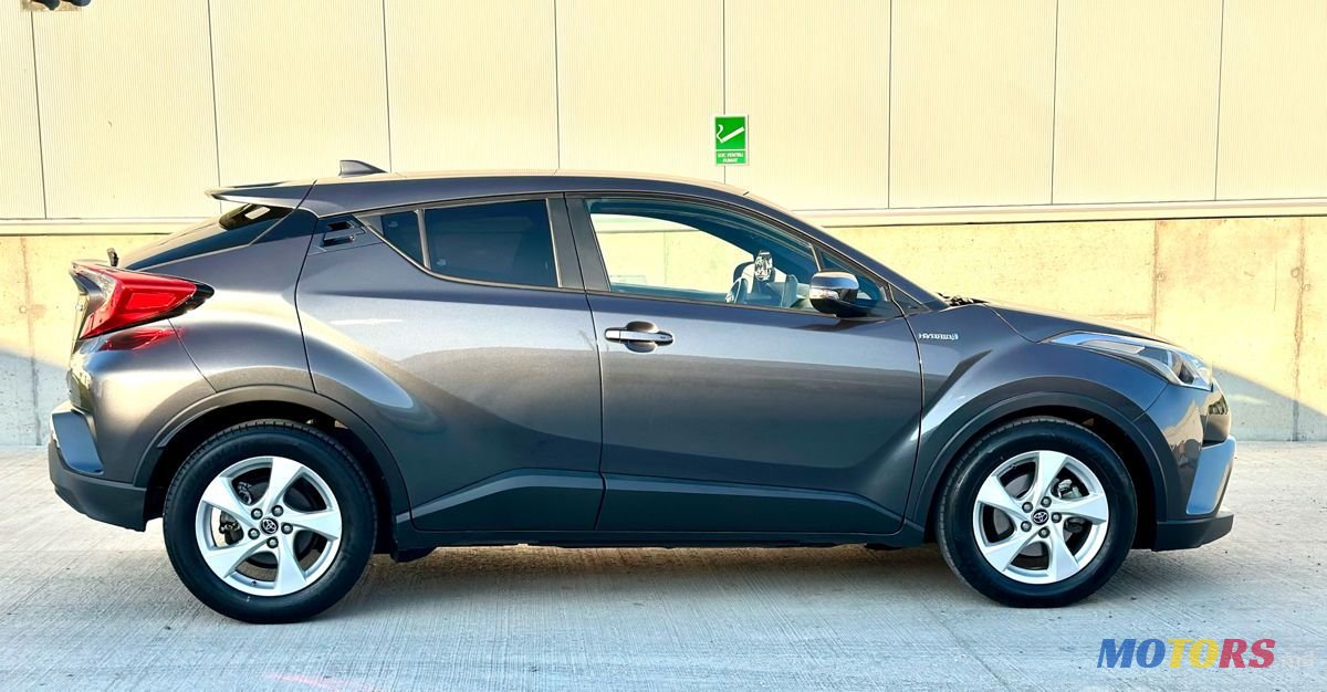 2018' Toyota C-HR photo #2