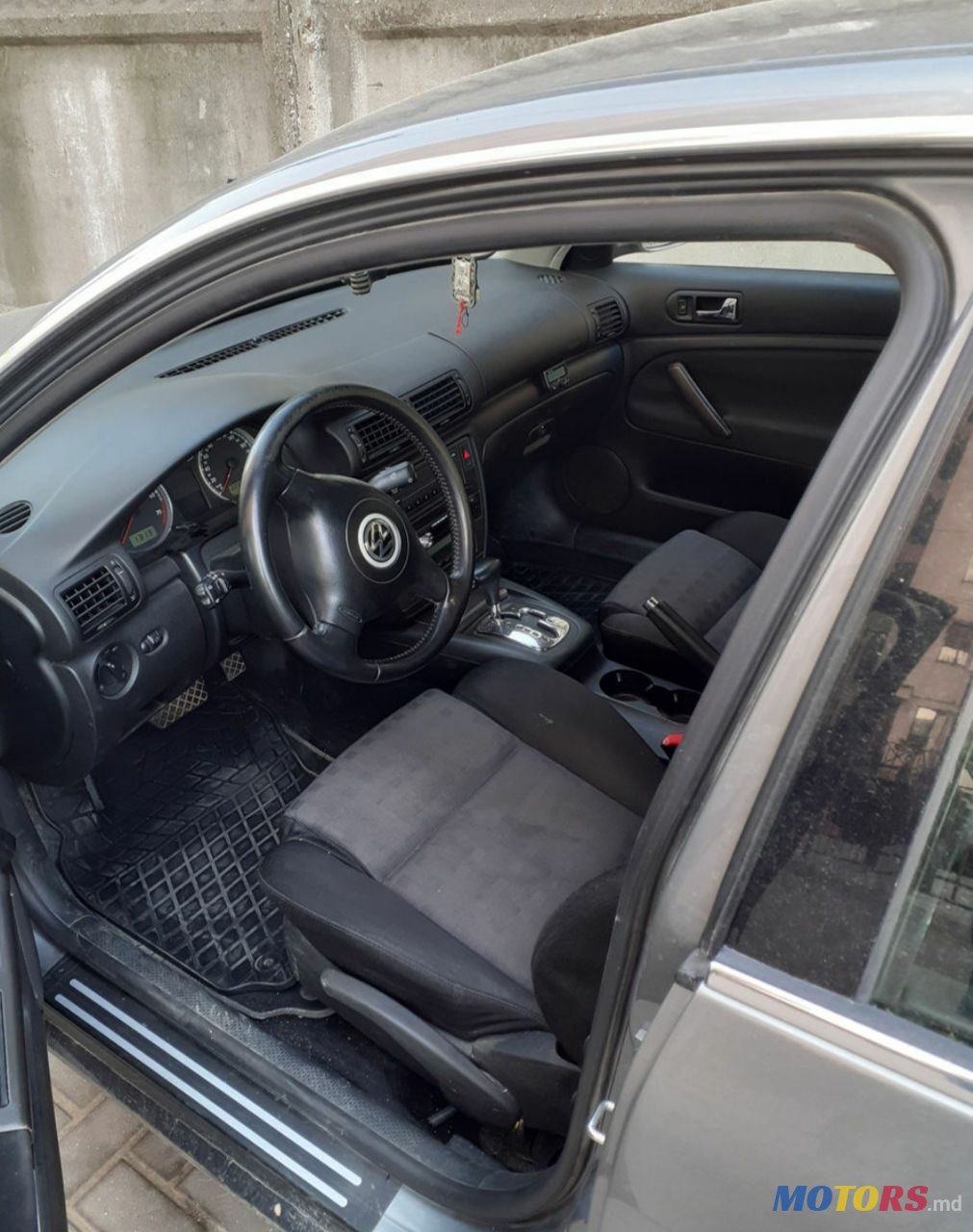 2002' Volkswagen Passat photo #3