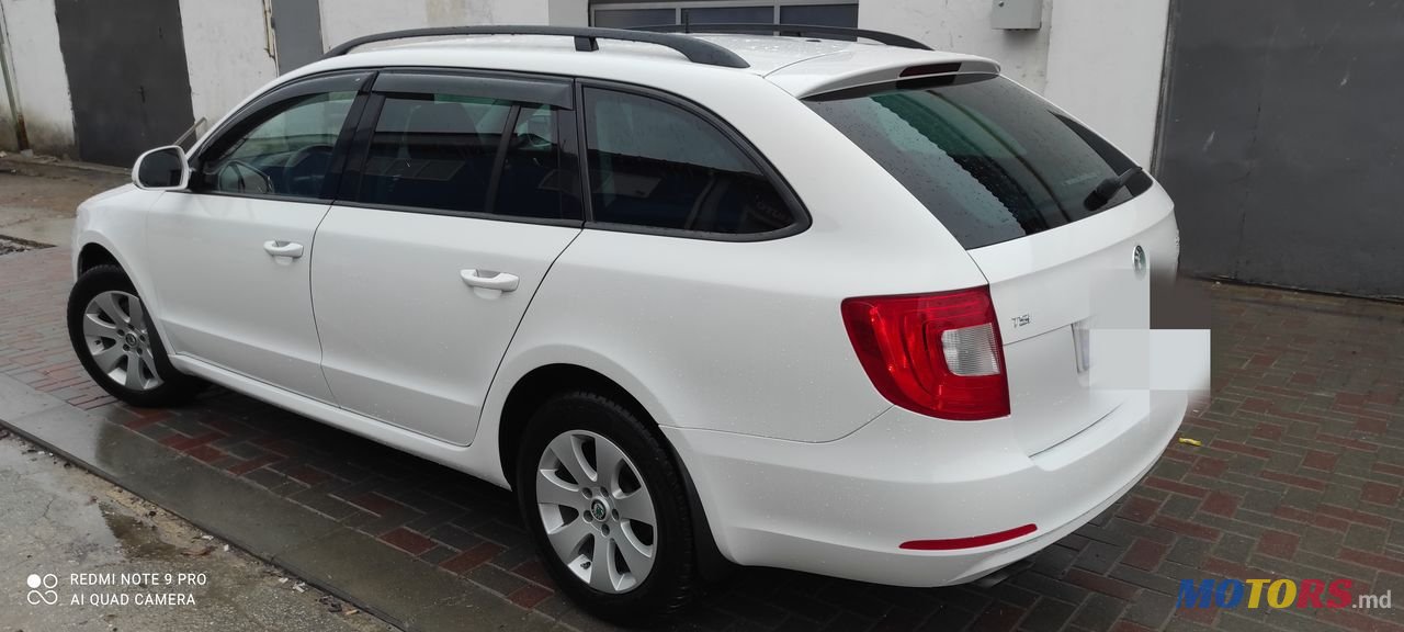 2011' Skoda Superb photo #3