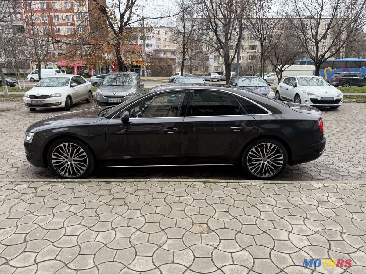 2010' Audi A8 photo #2