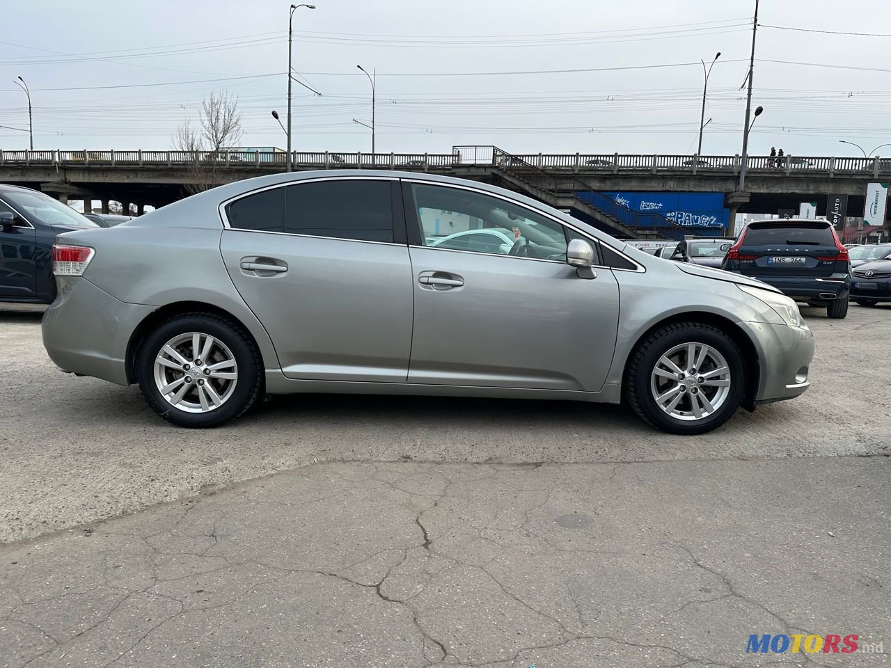 2010' Toyota Avensis photo #4