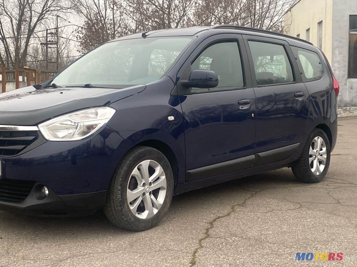2013' Dacia Lodgy photo #6