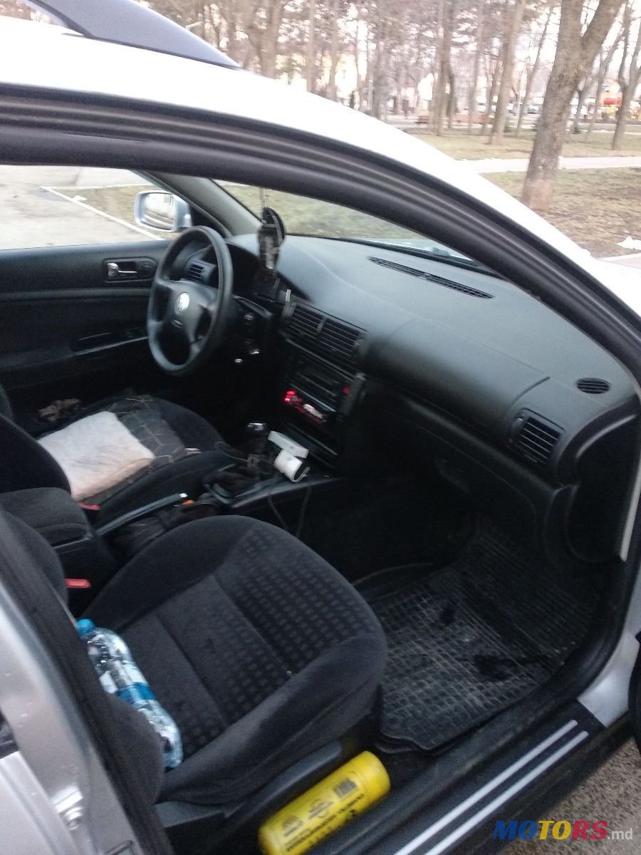 2004' Volkswagen Passat photo #5