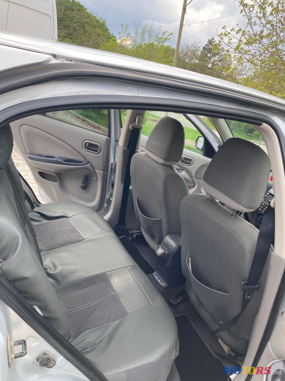 2002' Nissan Almera photo #3