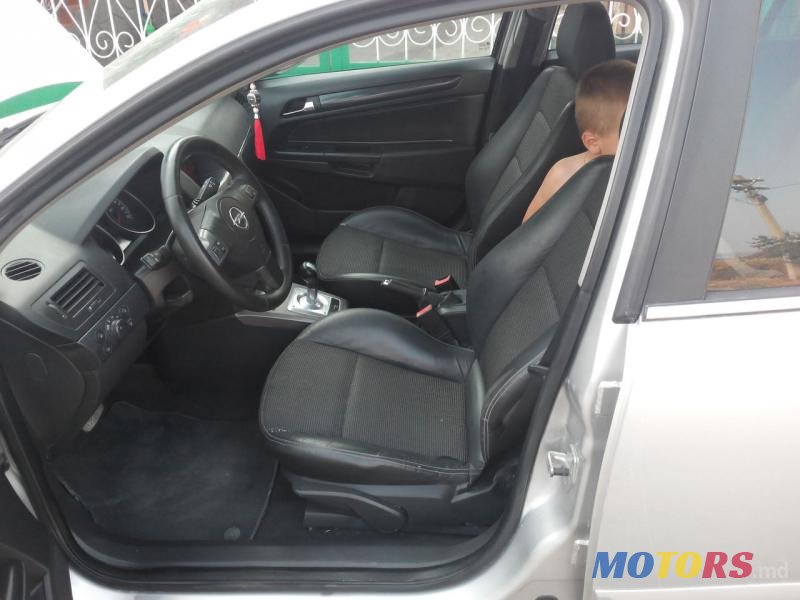 2005' Opel Astra photo #3