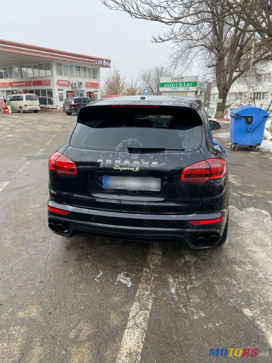 2015' Porsche Cayenne photo #2