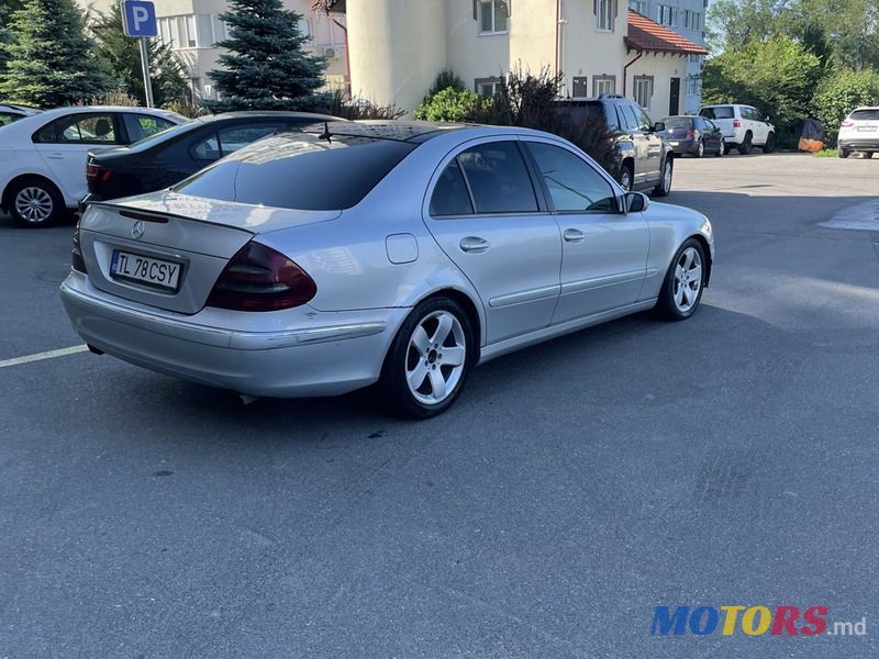 2004' Mercedes-Benz E Класс photo #3