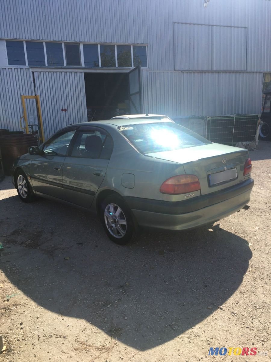 2001' Toyota Avensis photo #4