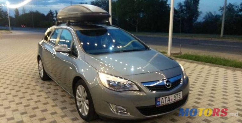 2011' Opel Astra photo #1