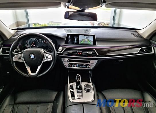 2018' BMW 7 Series photo #2