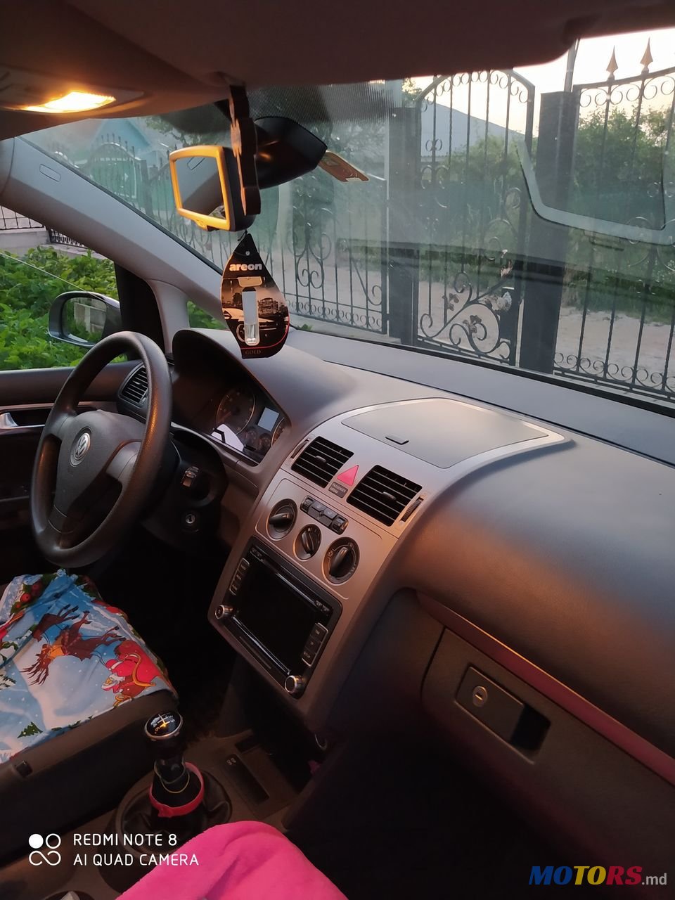 2008' Volkswagen Touran photo #4