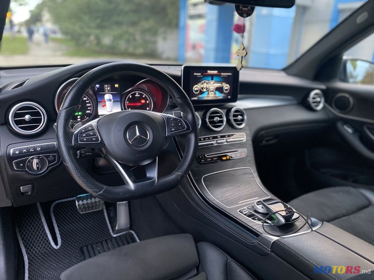 2017' Mercedes-Benz GLC photo #3