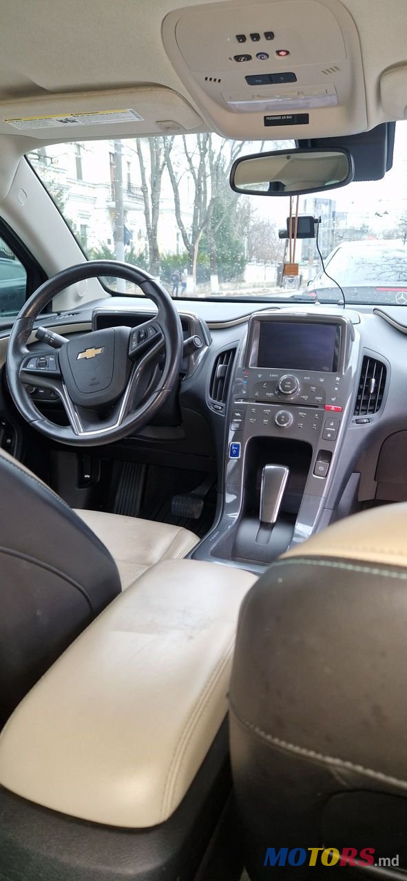 2011' Chevrolet Volt photo #5