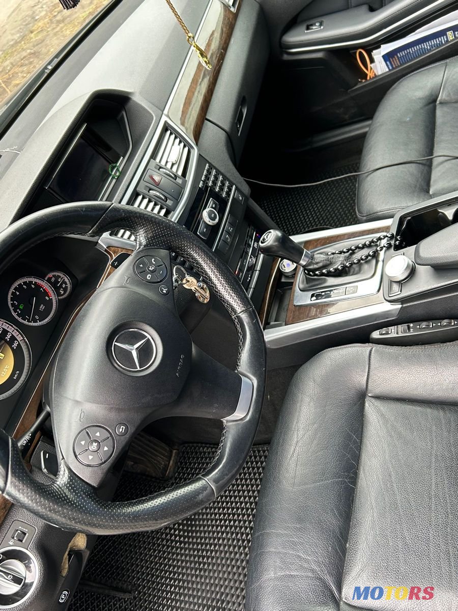 2011' Mercedes-Benz E-Class photo #5