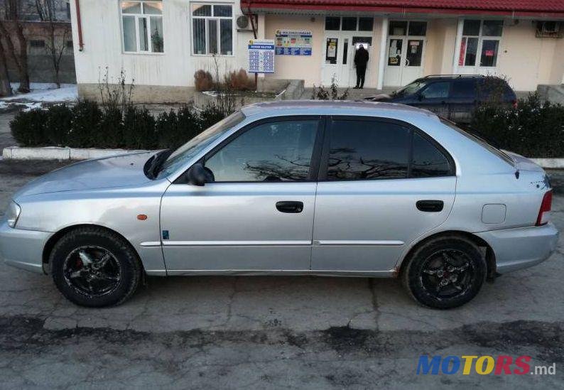 2002' Hyundai Accent photo #1